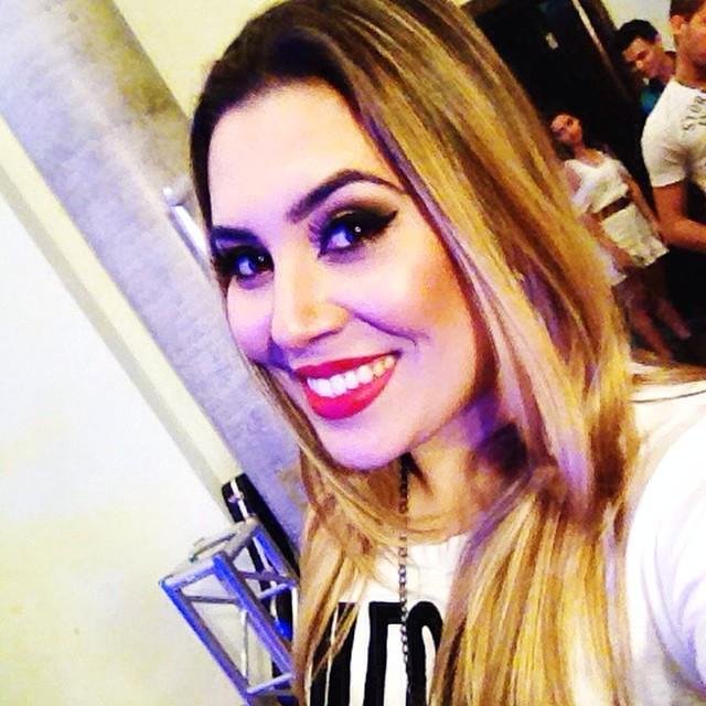 Amo Demais a Naiara Azevedo