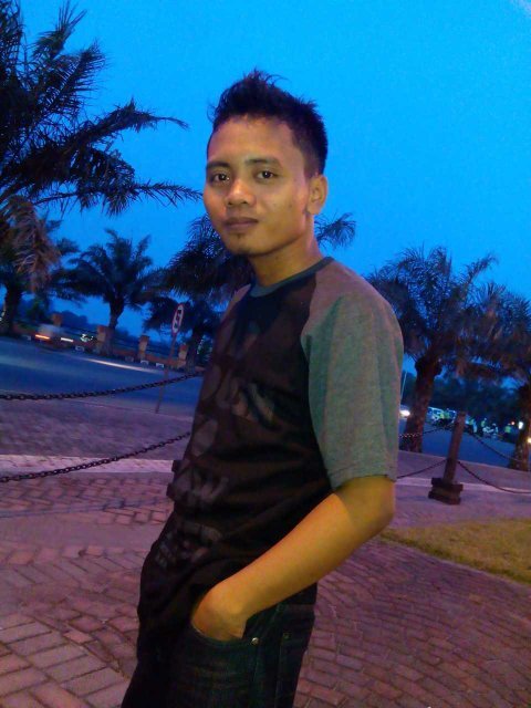 Proud to be Blues | one of CISC member | Islamic Economic Law of ISID '10 | @dhezabie husband