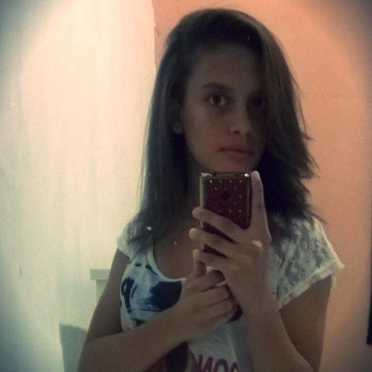 . . Apenas Mais Uma Luanete . .