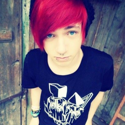 Hai ^.^ idk what to put here but im 17/ bi/ single but im in love with pizza c: