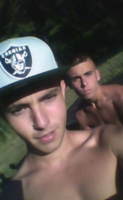 Mejor ser un extraño que ser uno mas del rebaño. Carpe diem. @_BeltzMamba_