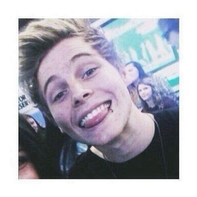 @Luke5SOS: Calum is daddy af // @calspantpython is the loml