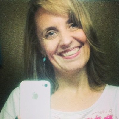 Radialista, fonoaudióloga e apaixonada pela música gaúcha...Cachorreira e como diz uma amiga, praticante adepta do¨sincericídio¨ e otras cositas +..