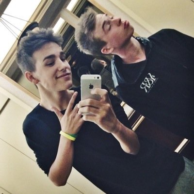 fallinfordeezy's profile picture. 