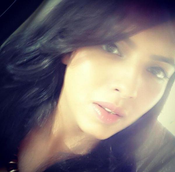 Support @RiyaDeepsi ♥