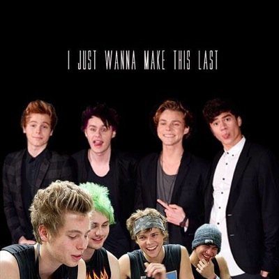 two girls loving 5 seconds of summer // derping since 2011