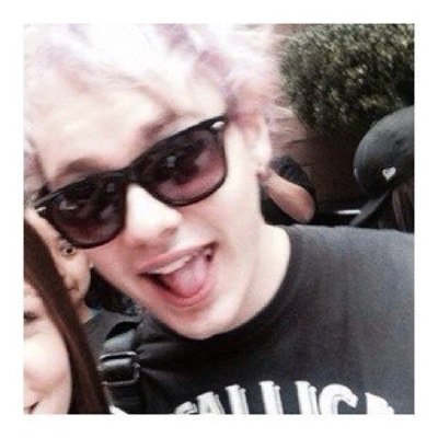 CLlFFORDSLARRY's profile picture. follow @vaginamalik bc youre fab !!