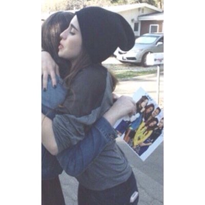 DONT FOLLOW THIS ACCOUNT, follow @ALLYSDAISY if you want, but have a good day☀️