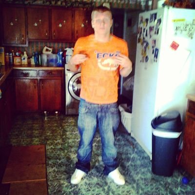 Im 17 follow me ill follow back P. O. P MONEY IS EVERYTHING