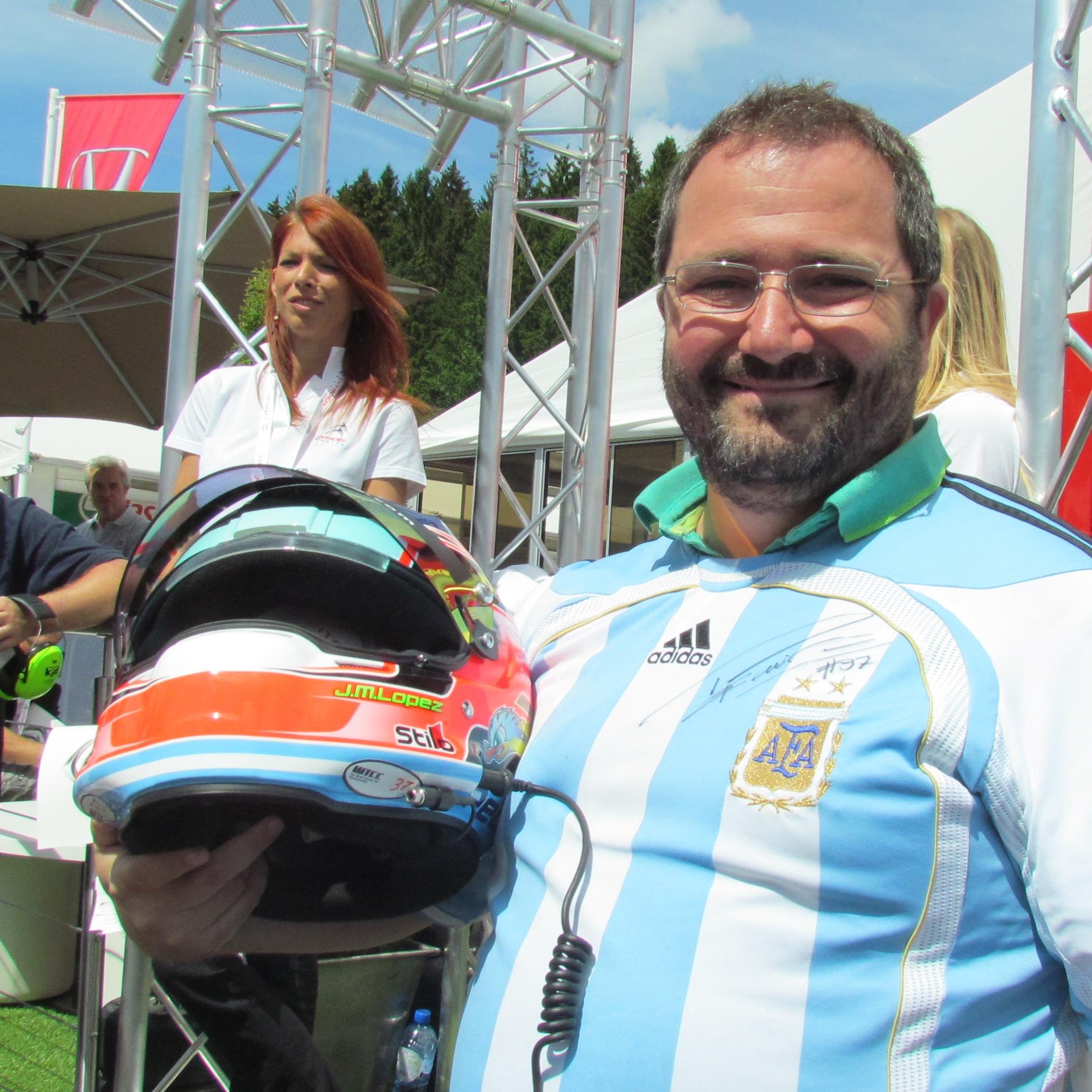 ramirovera's profile picture. 