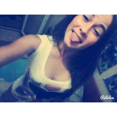 15.Cariñosa, amable, simpática, risueña, sin vergüenza, amiga de mis amig@s. Bipolar. Una especie en extinción.