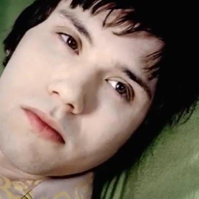 If you would like to see Ryan Ross be a vision in that's so Raven, please spread the word till it gets to Ryan Ross. Thank you.
