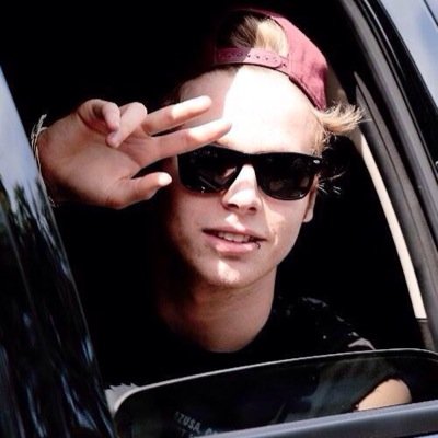 follow @guccixhood_ for a dm to muke or i unfollow