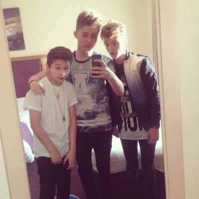 All the links to this account is from @LizLloyd_x