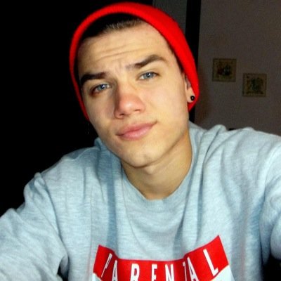 ciao a tutti, siamo una nuova fanpage di @ciolini7 se vi piace seguiteci.