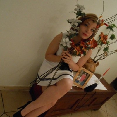 Mi chiamo Giulia ho diciasette anni e vorrei doventare un attrice, o anche soltanto lavorare nel mondo dello spettacolo o della moda ;)