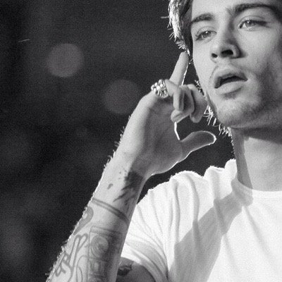[Niall's voice] I don't know any portuguese, obrigado?