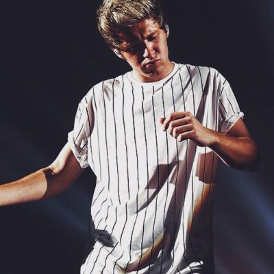 SAVED ACC GO FOLLOW @CRAICMELON + @lmaoxangela BC YOU GOT FREE FOLLOW