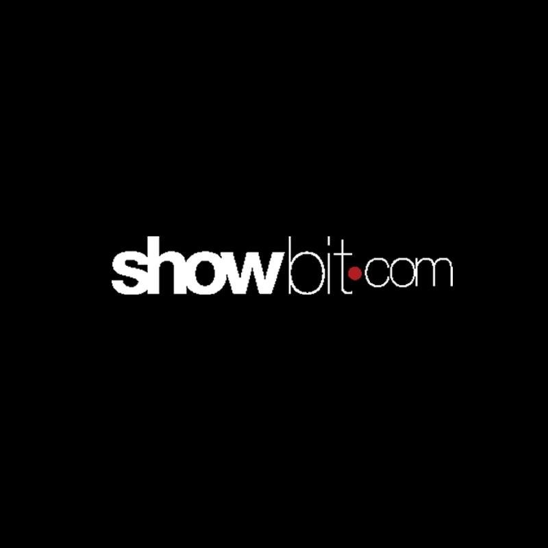 Fashion & Beauty Photography are our job! We cover all Shows, Backstage, Front rows and all Street Style of every Fashion Week. Now in 4K video too!