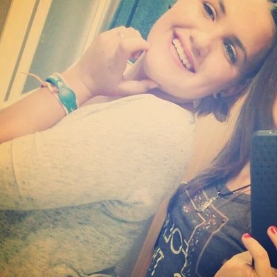 Desde un tal 99 con una sonrísa por delante. Los mejores momentos son al lado de mi Tereesa Lopez.❤ No me conoces por solo leer esto.