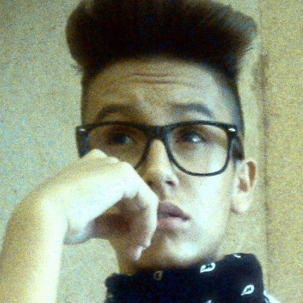 Tenho 16 anos, sou de Marte .
Instagram: Joaobatista1998
Facebook: joao batista ( Navigator)
 #Mars #Marcian #GoodKiss