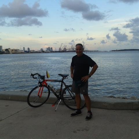 neneco246's profile picture. Nadie puede hacer el bien en un espacio de su vida, mientras hace daño en otro. La vida es un todo indivisible.