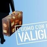 l'uomo con la valigia, sempre in viaggio...