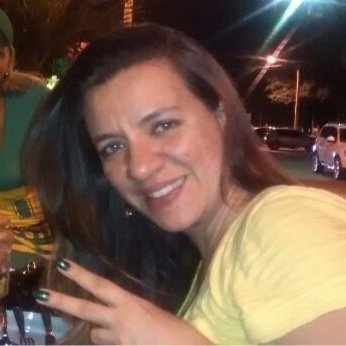 Sou apaixonada pela vida, ainda mais perto de pessoas que me fazem feliz!!!