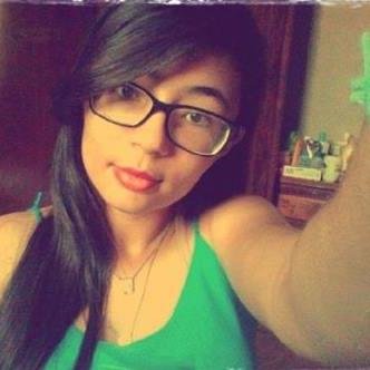 BELIEBER  Elα é perfeitα, mαs tem inúmeros defeitos. Elα fαlα αlto, gritα, dá gαrgαlhαdαs, mas se fαz de tímidα. Elα é sαntα, mαs sabe provocαr ★