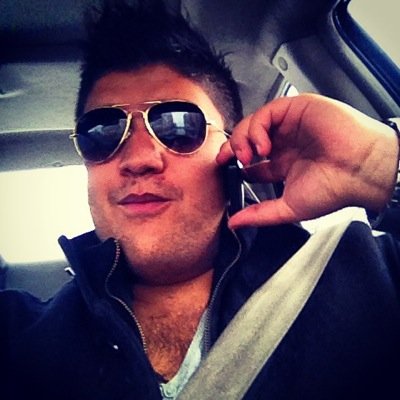 ser feliz es la unica consigna que la vida puede dejarte, reir de la ironia y llorar con la rutina todo loq ue necesitas es tener claro eso que tanto quieres