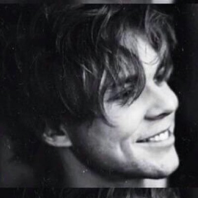 gifs of the one and only Ashton Irwin
