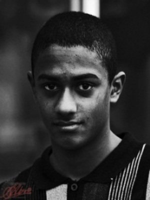 freddie25559's profile picture. أرسمُ أحلامي كَ وردةٍيقطفها القدرَ يُسقِطني بِ عثره ، أرسُمها مُجدداً كَ سحابةٍ ويُعانِقها القدرَ لـ تُمطر فوق أرضٍ ليست أرضي  .. !