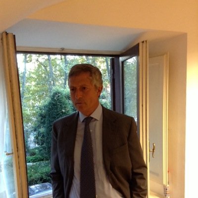 Accetta le persone per quello che sono e non per quello che vorresti fossero -- appassionato di storia contemporanea, di libri, di jazz e della Roma calcio