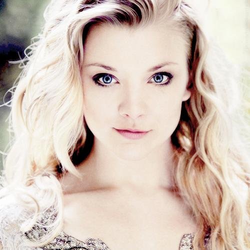 Queen of snow, older sister to @FearlessDream_ and learning to let it go. Be my thief, @MutinousOutlaw, take all of me, every part. [#Frozen]