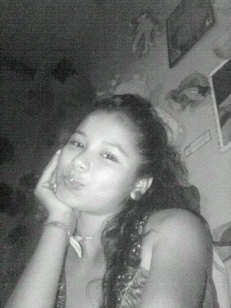 Zoy un chava muy tranquila  i amigable me gusta pazar tiempo kn mi familia y amigoz :)