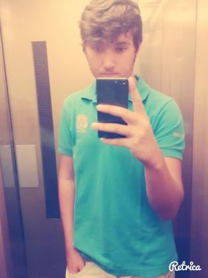 Soy un chaval con espíritu twittero ;D. Chico gamer. Hermano de la Esperaza de Triana. Vamos mi Sevilla vamos mi City !! ✌