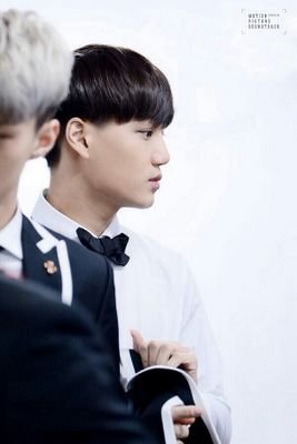 สวัสดีครับ ผม คิมจงอิน หรือเรียกว่าไคเฉยๆก็ได้ ผมเป็นคนหล่อน่าลากของ EXO ยังไงก็มาลองคุยกับผมได้ครับ ^^~  28/04/57 ask:http://t.co/5AJXFQdnpS