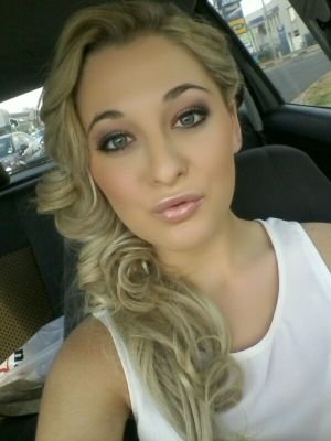 Bronyl0ve's profile picture. 