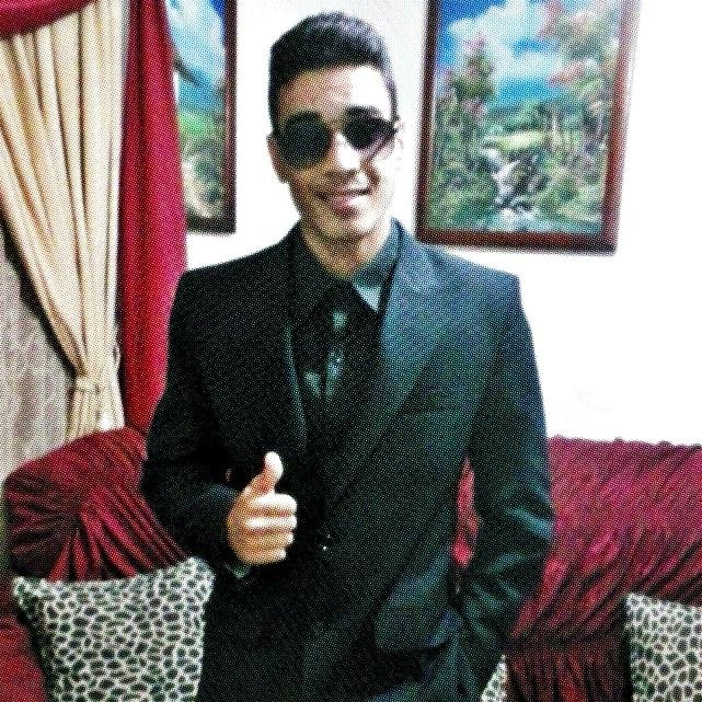 Naci El:10/12/95 Soy  Amigable,Cariñoso  Cantante Profesional,  Futuro Medico  y Sobre Todo Tratare De Ser El Mejor Papa Del Mundo ...♥