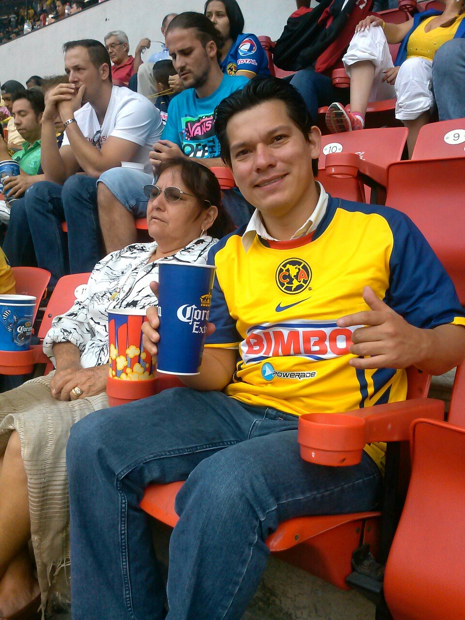 Guapo, simpatico, caristmatico y AMERICANISTA,  amo a Diana, deja tu eso .... Es epidemiologooo Y del INSP y estoy... Re-CERTIFICADOOOO !!!!!