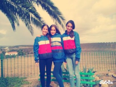14. Triguereña,santera y orgullosa de serlo.Estudiante de 3° de eso. Instagram rociolope23