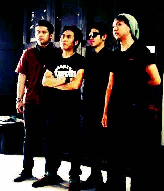 •|| ROCK CREATIVE || ¤ No Fans But Friends ¤  @benxz_dhevanoz @eLang_Megans @Damoz_Neimo @yazdhep