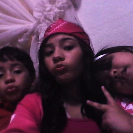 YineskaQuintero's profile picture. 9.