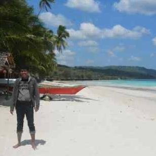 IchsanLacteli's profile picture. Orang bodoh yang tak kunjung pandai.