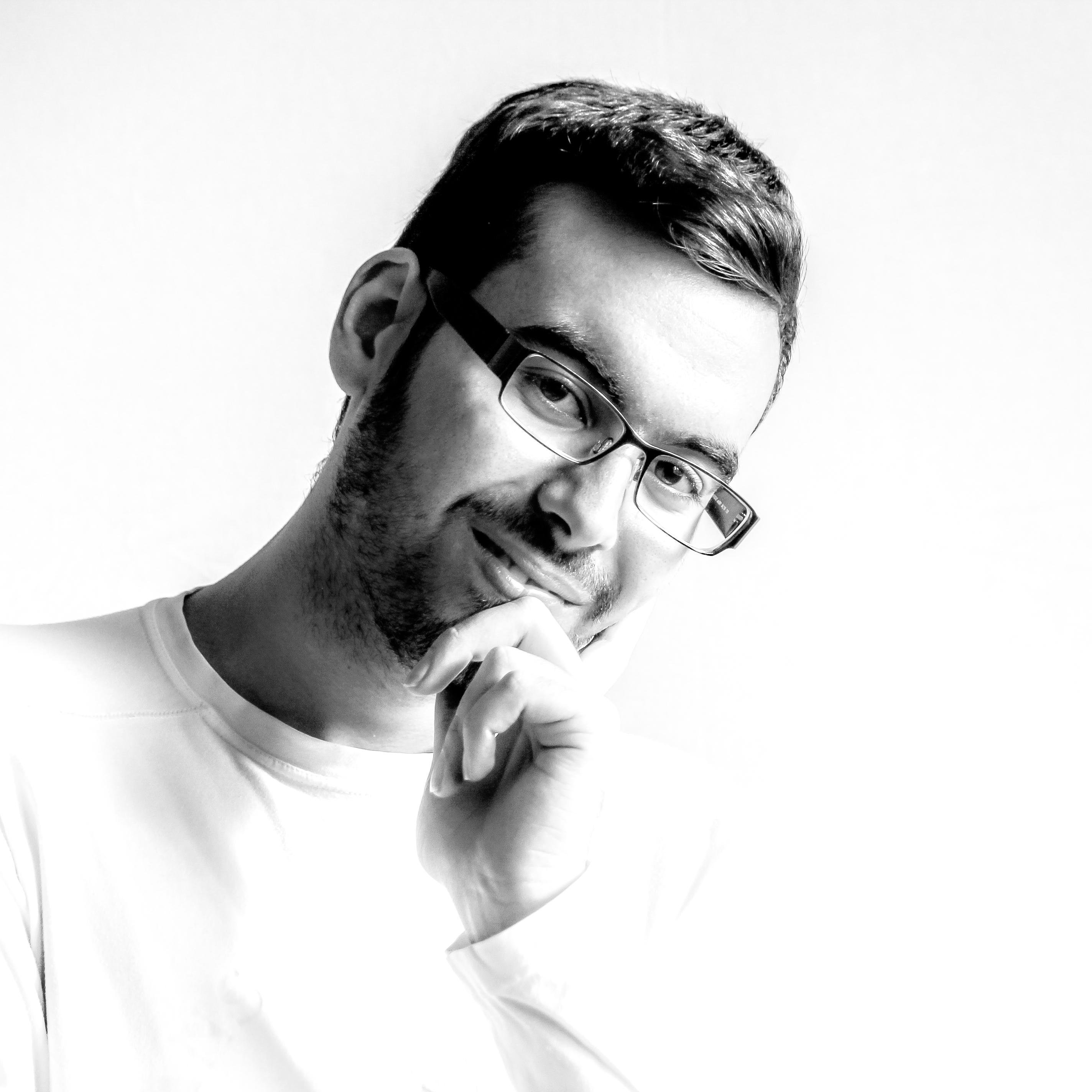 Sono un appassionato di Informatica , Programmazione,fotografia e Video Editing; Sin da piccolo coltivo la passione per le nuove tecnologie.