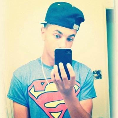 RobertsMychael's profile picture. instagram - @mykeee__