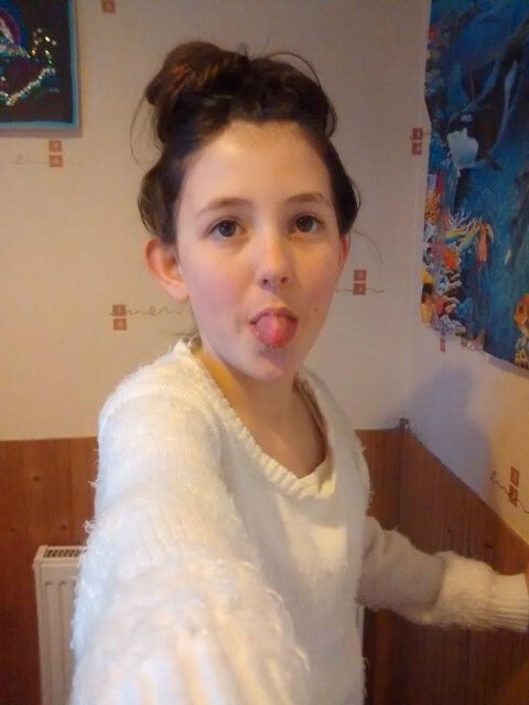 Love 5sos bars and melody and overload they r amazing would love to meet all of them one day :) I am a nice person follow people who follow me back :)