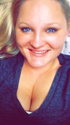 Mel_E_T's profile picture. Old Enough 
Future D.A. 
Im a queen but nothin without my princess. 
I love the beach  
I love SEC Football 
I keep it