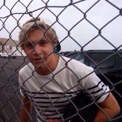 please follow @happynjh @happynjh bc she gave you a free follow, thank you