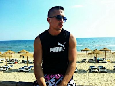 fedebap's profile picture. Estoy abrazando la vida, amando el camino, pensando en tus besos, oliendo tu recuerdo, tocando tus versos, mordiendo el lamento...